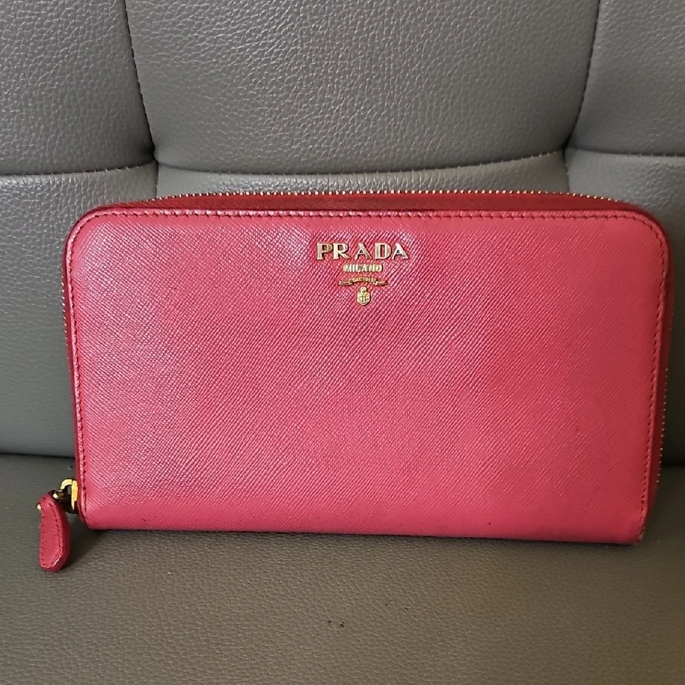 💖 Prada Pink Zippered Wallet 💖 - Picture 1 of 7